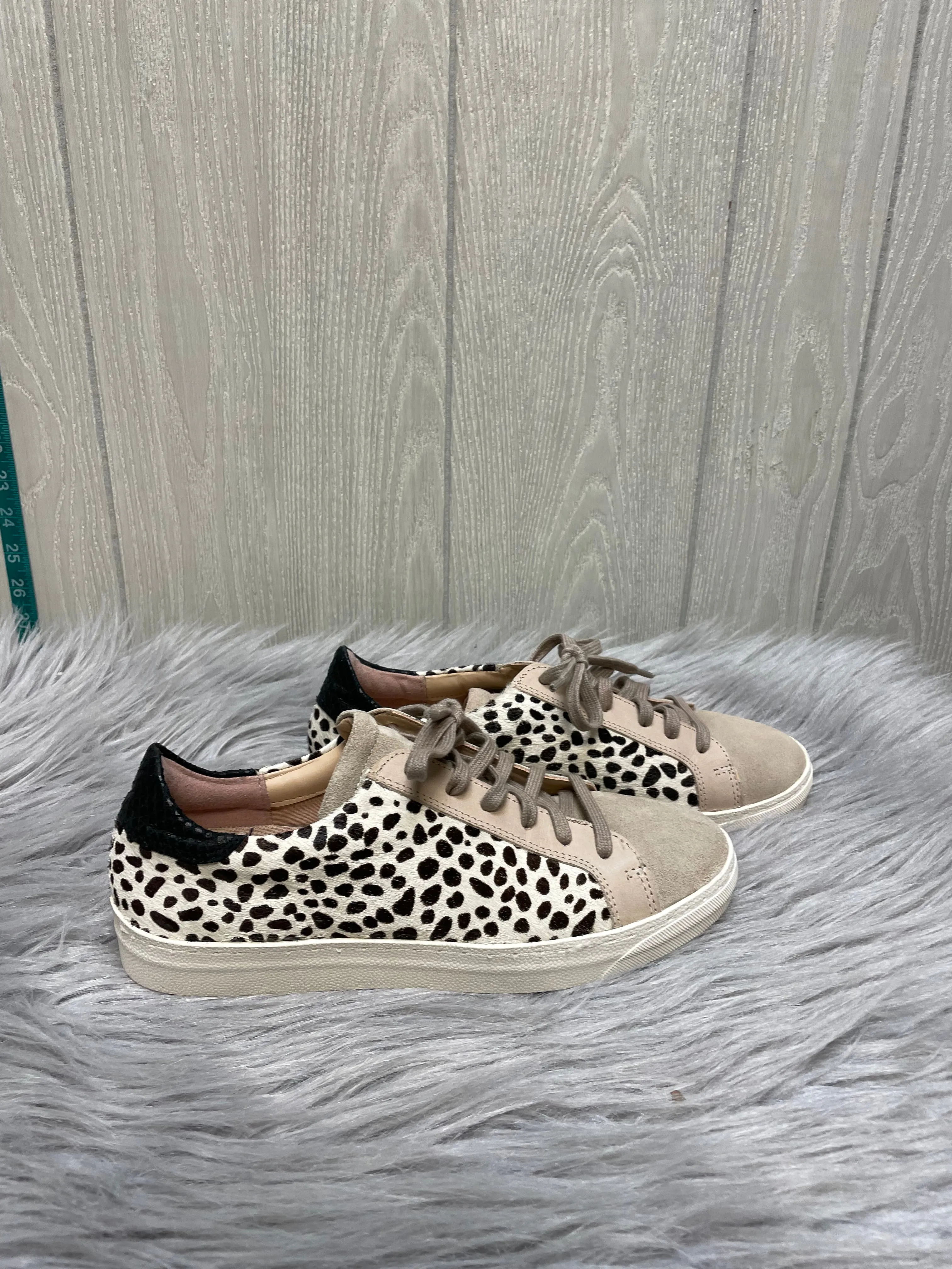 Animal Print Shoes Sneakers Crevo, Size 7.5