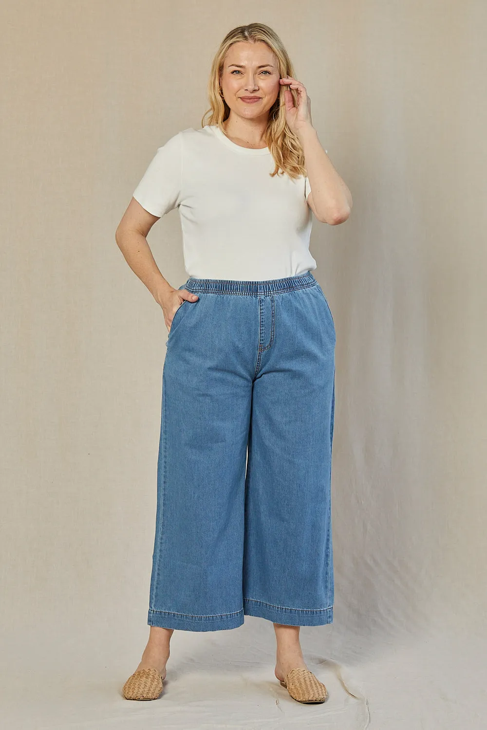 Breezy Chambray Cropped Pant in Light Wash