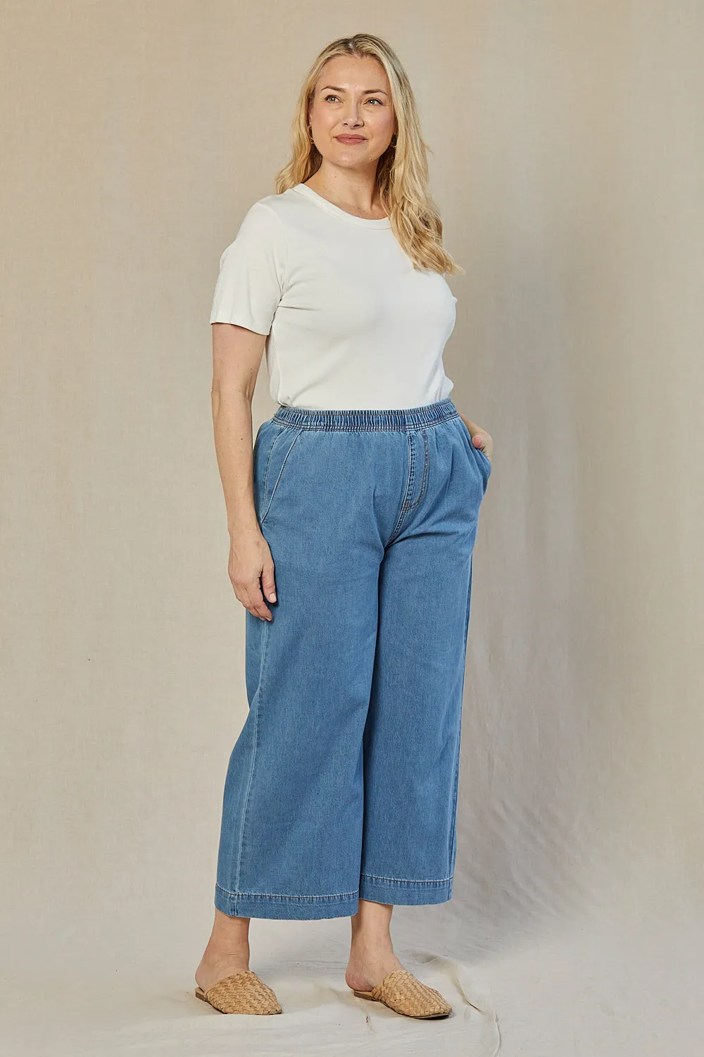 Breezy Chambray Cropped Pant in Light Wash